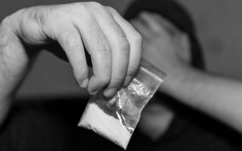 Denunciato 32enne per rifiuto del test antidroga, passeggero con hashish