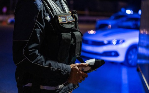 Aggressione a poliziotto a Rieti: denunciato e allontanato