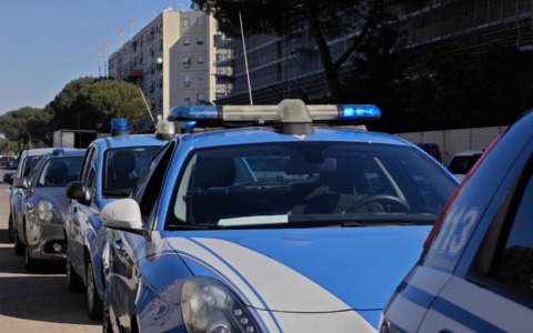 Espulsione di otto stranieri con precedenti penali in Italia