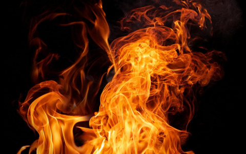 Incendio nel Nucleo Industriale: fumo visibile a distanza