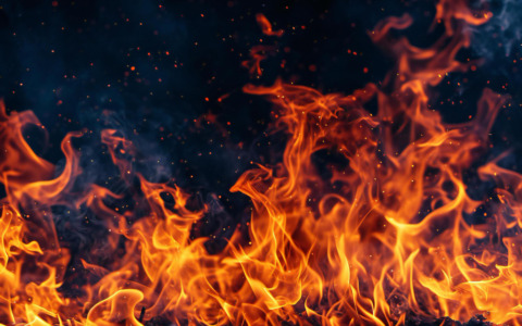 Camion in fiamme, traffico deviato tra Osteria Nuova e Ponte Buita